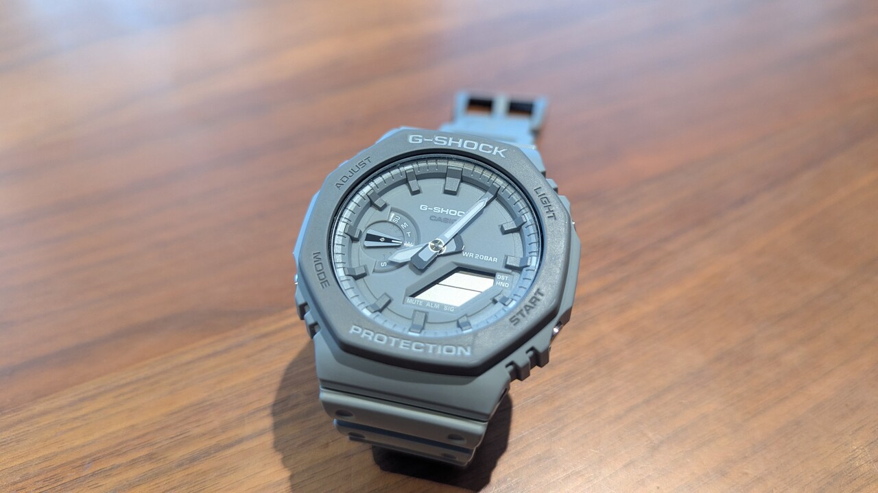 電池切れ〉GA-2100系の電池寿命は短め。グレーカシオーク、「GA-2110ET