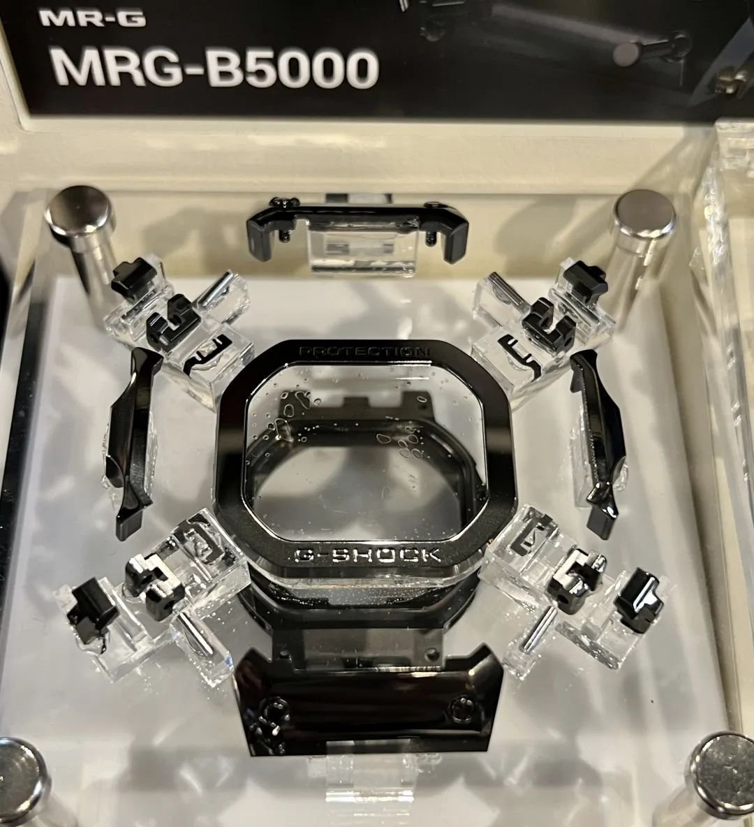 MRG-B5000」の新たな近景と分割されたパーツ。 : great G-SHOCK world