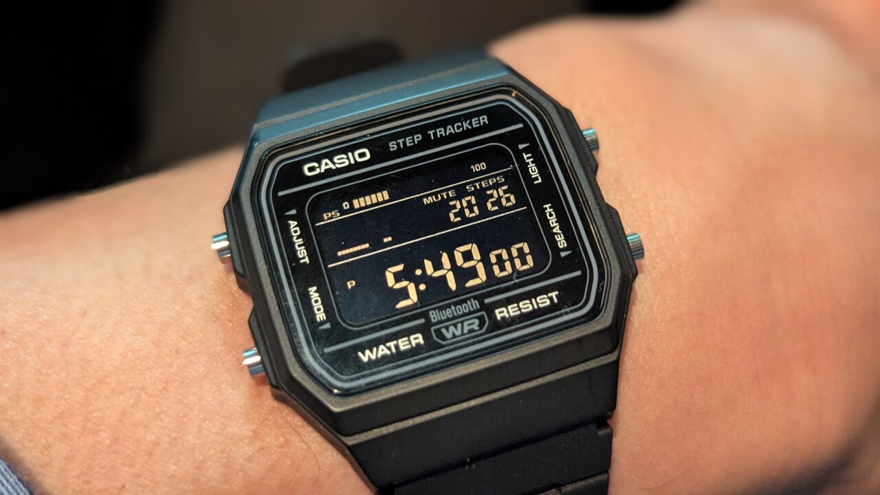 【新品】F-B100W Bluetooth対応　チプカシ　CASIO 完売品 F-B100W】本格的な再入荷は9月上旬。完売状態のブルートゥース連携