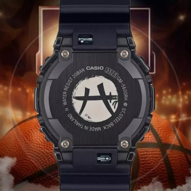 八村塁コラボ第5弾「GM-5600RH-1」が欧州の時計店に登場！黒 × 赤で