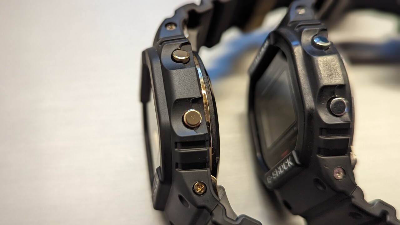 40周年記念モデル「DW-5040PG-1JR」と定番「DW-5600E-1」を比較 