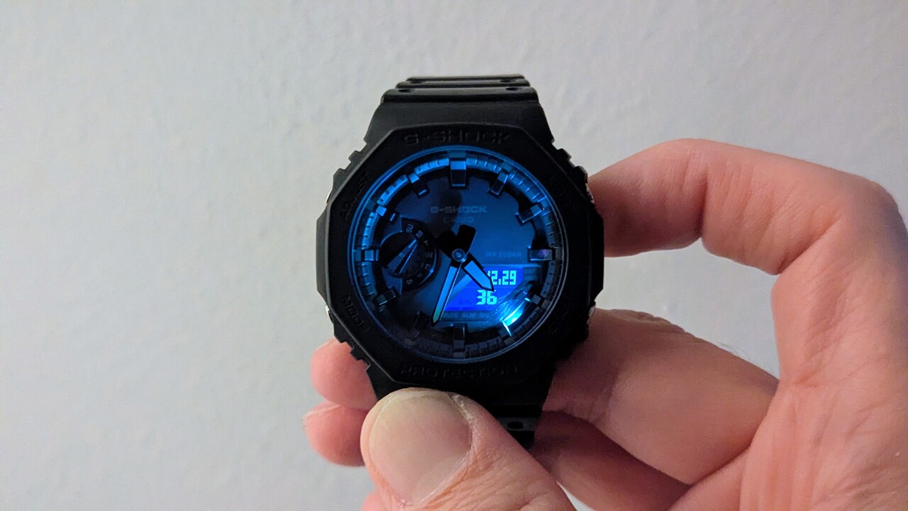 電池交換完了〉購入から5年半の愛用のカシオーク黒黒”GA-2100-1A1JF”は