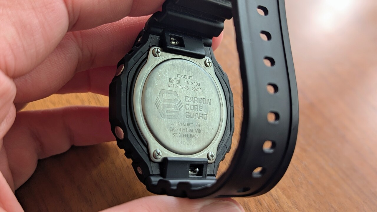 電池交換完了〉購入から5年半の愛用のカシオーク黒黒”GA-2100-1A1JF”は