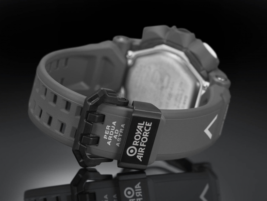 でた！英国空軍公認G-SHOCK！！！グラビティマスター GR-B200RAF