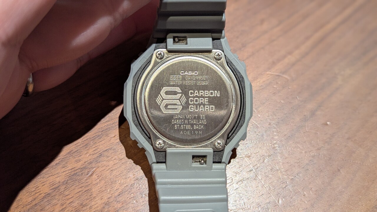 電池切れ〉GA-2100系の電池寿命は短め。グレーカシオーク、「GA-2110ET