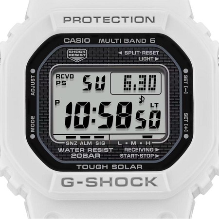 GW-5000HS」はホワイトが人気先行！”爽やかな最強G-SHOCK”でイケオジに