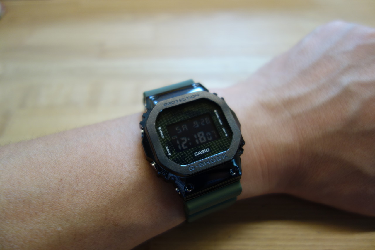 時計「美品」「送料込み」G-SHOCK GM-5600B-1JF 反転液晶