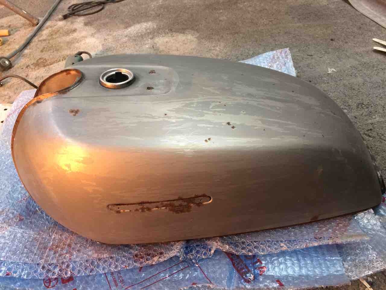 GS750 塗装前の燃料タンクを確認 : GS750レストア生活