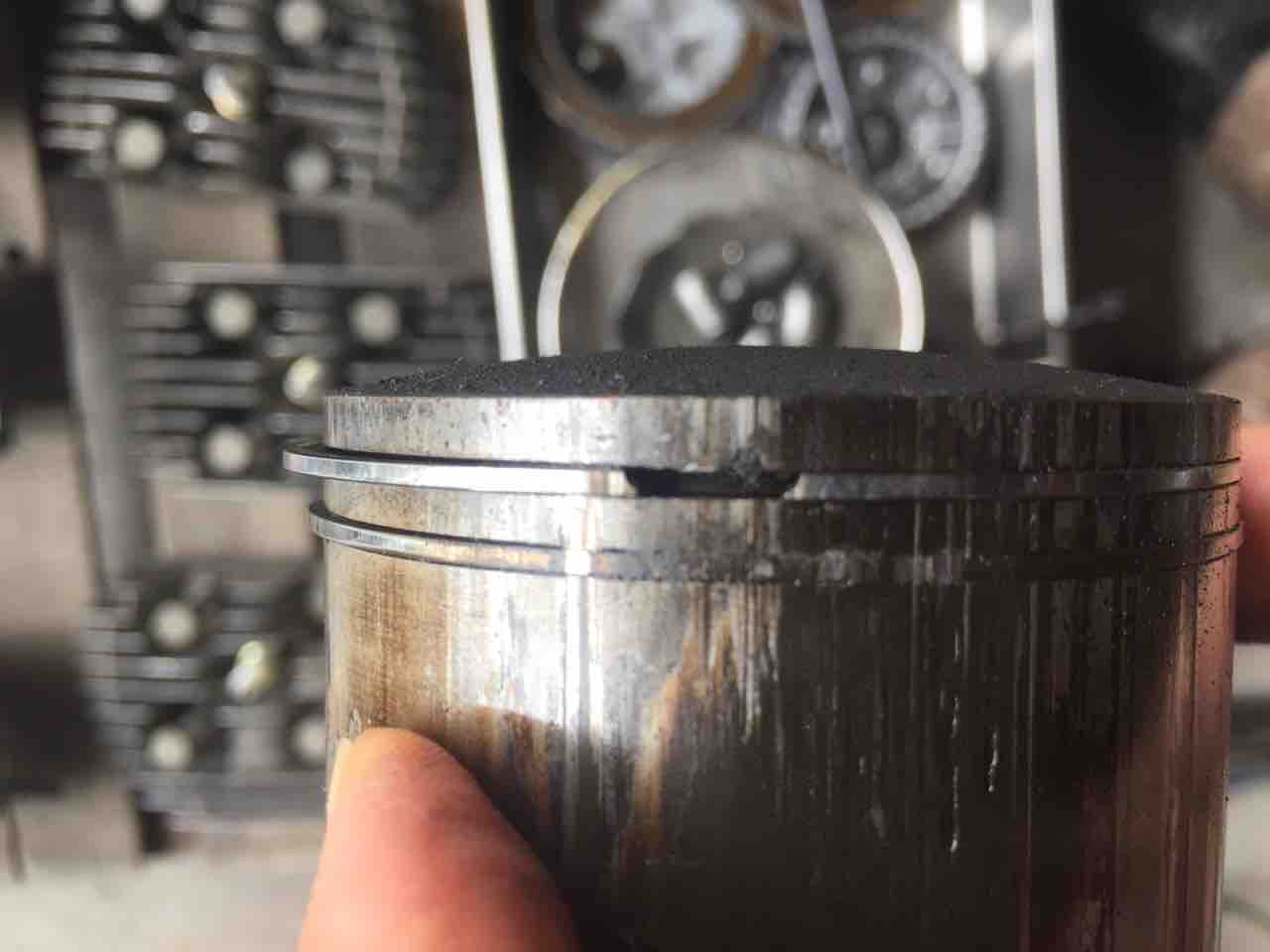 カワサキ 750 マッハ H2 ピストンとシリンダーを手磨き Gs750レストア生活