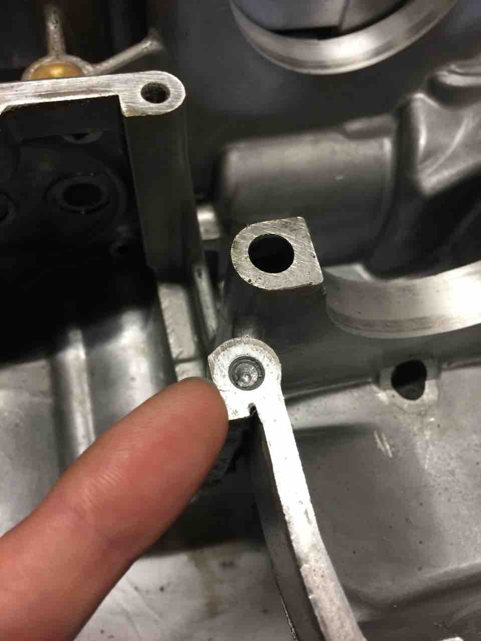 Gs750 8号車 クランクケースのボルト折れ込み Gs750レストア生活