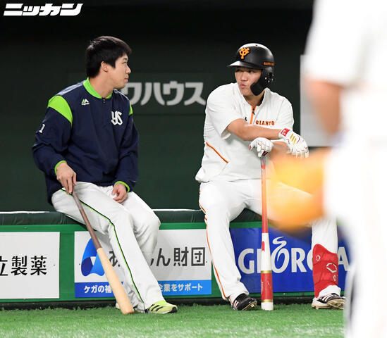 画像 山田哲人さん 巨人 坂本勇人と談笑 g速 読売ジャイアンツまとめブログ 画像 山田哲人さん 巨人 坂本勇人と談笑 g速 読売ジャイアンツまとめブログ