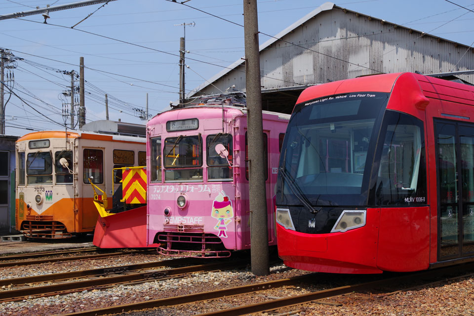 チンチン電車 イラスト 黄 キャラクター ネクタイ 路面電車の万葉線 74 Off