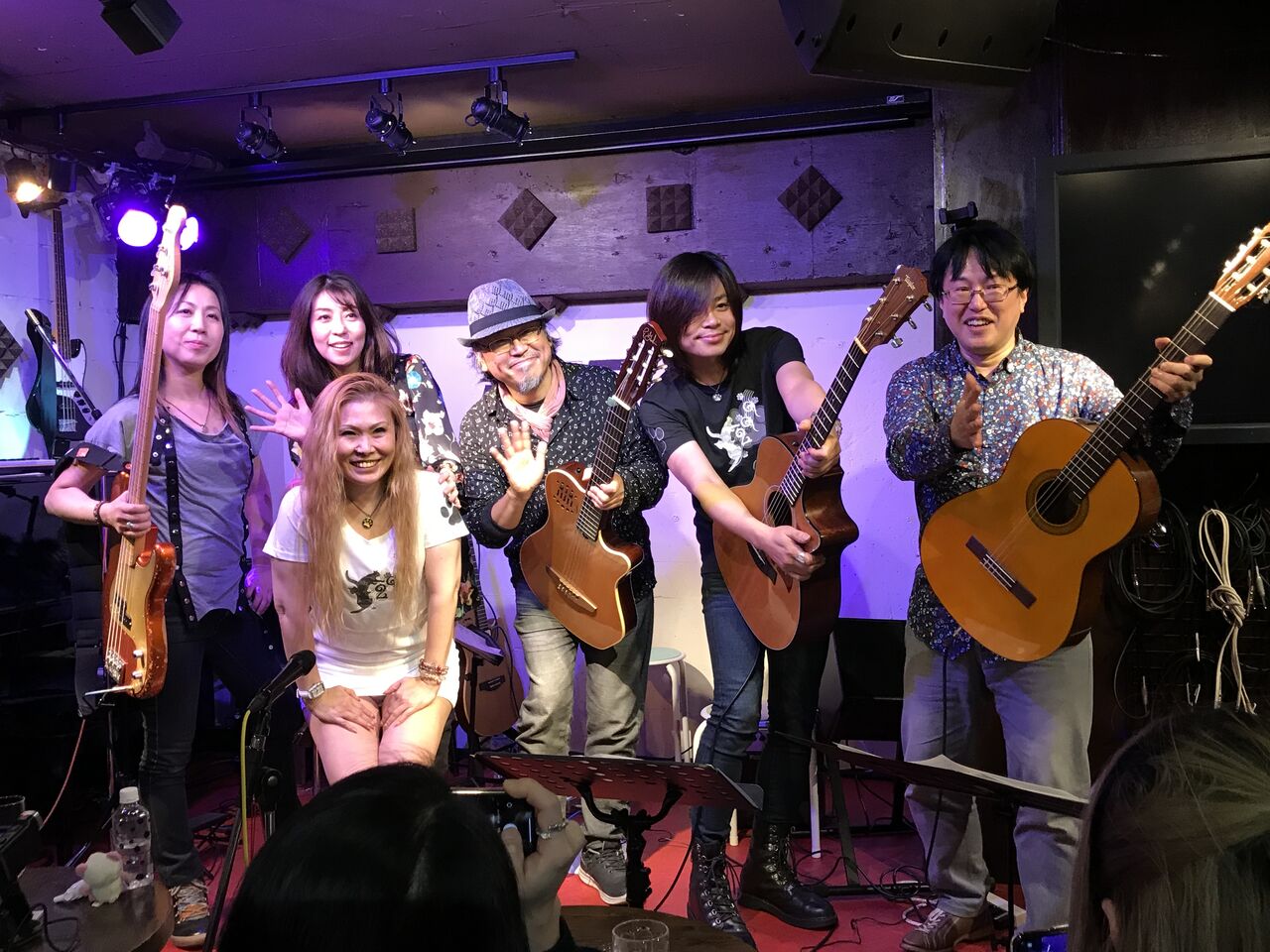 19年最後のライブ ねこぢた 299 にくきゅう を聴きました ギターを楽しむ瑠璃の旅