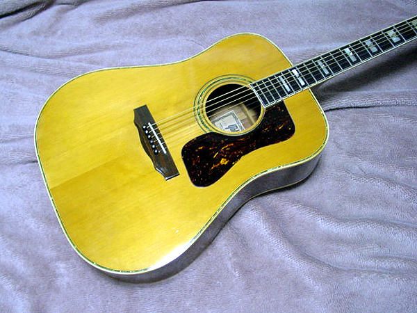 Tomson トムソンGW380ギルドタイプ チップボードケース付き 中古品