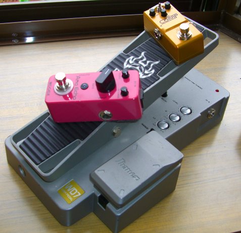 中華製ミニペダル2コめフルアナログ回路ってゆーから手に入れたMOOER