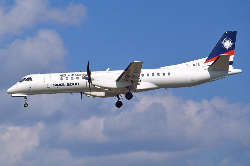 Saab 00のデモフライト ひこうき雲