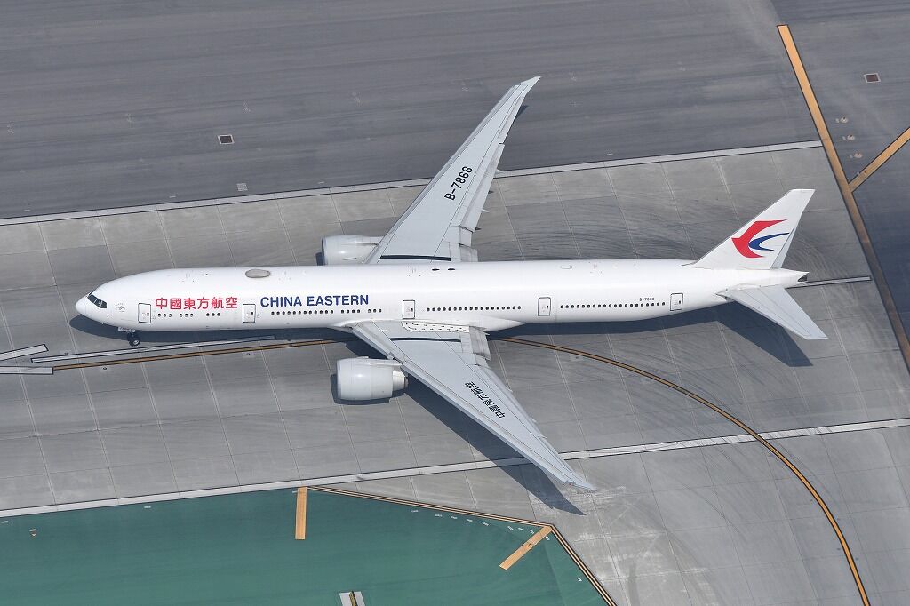 飛行機を真上から撮る ひこうき雲 飛行機を真上から撮る ひこうき雲
