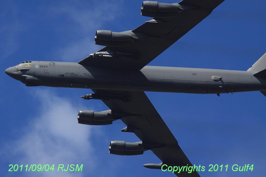 B 52 三沢基地航空祭 ひこうき雲 B 52 三沢基地航空祭 ひこうき雲