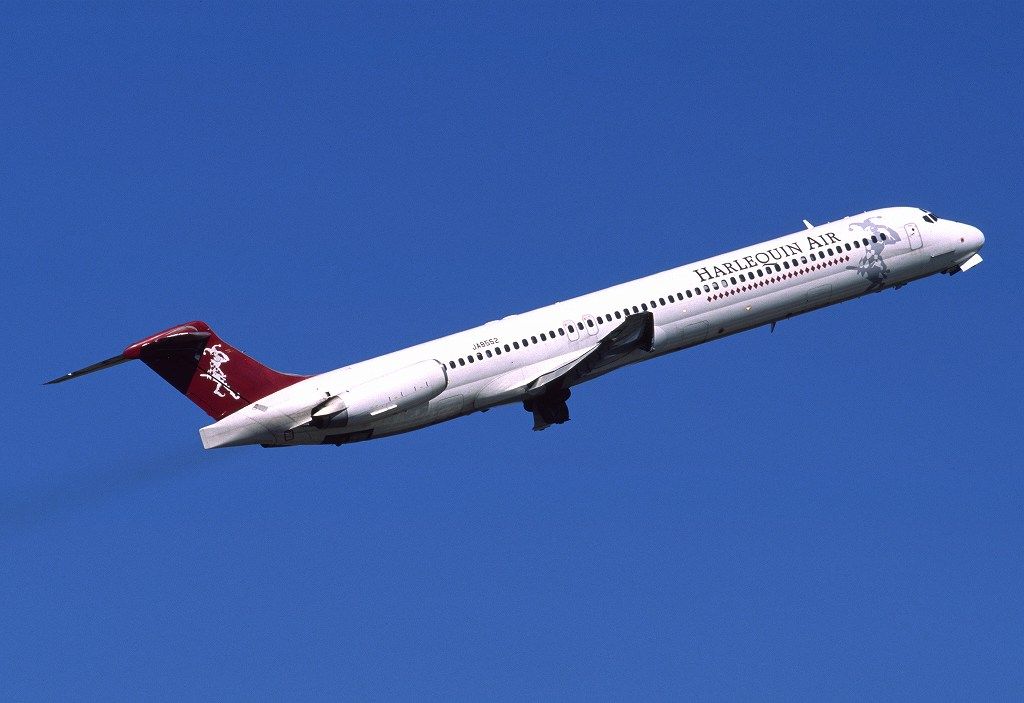 ハーレクインエアのMD-81 : ひこうき雲