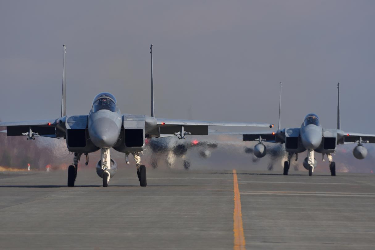 F 15のタキシング ひこうき雲