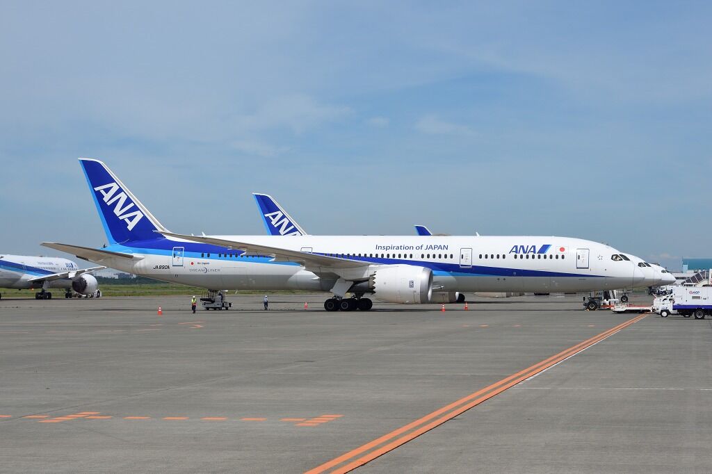 新千歳空港の収穫 ひこうき雲
