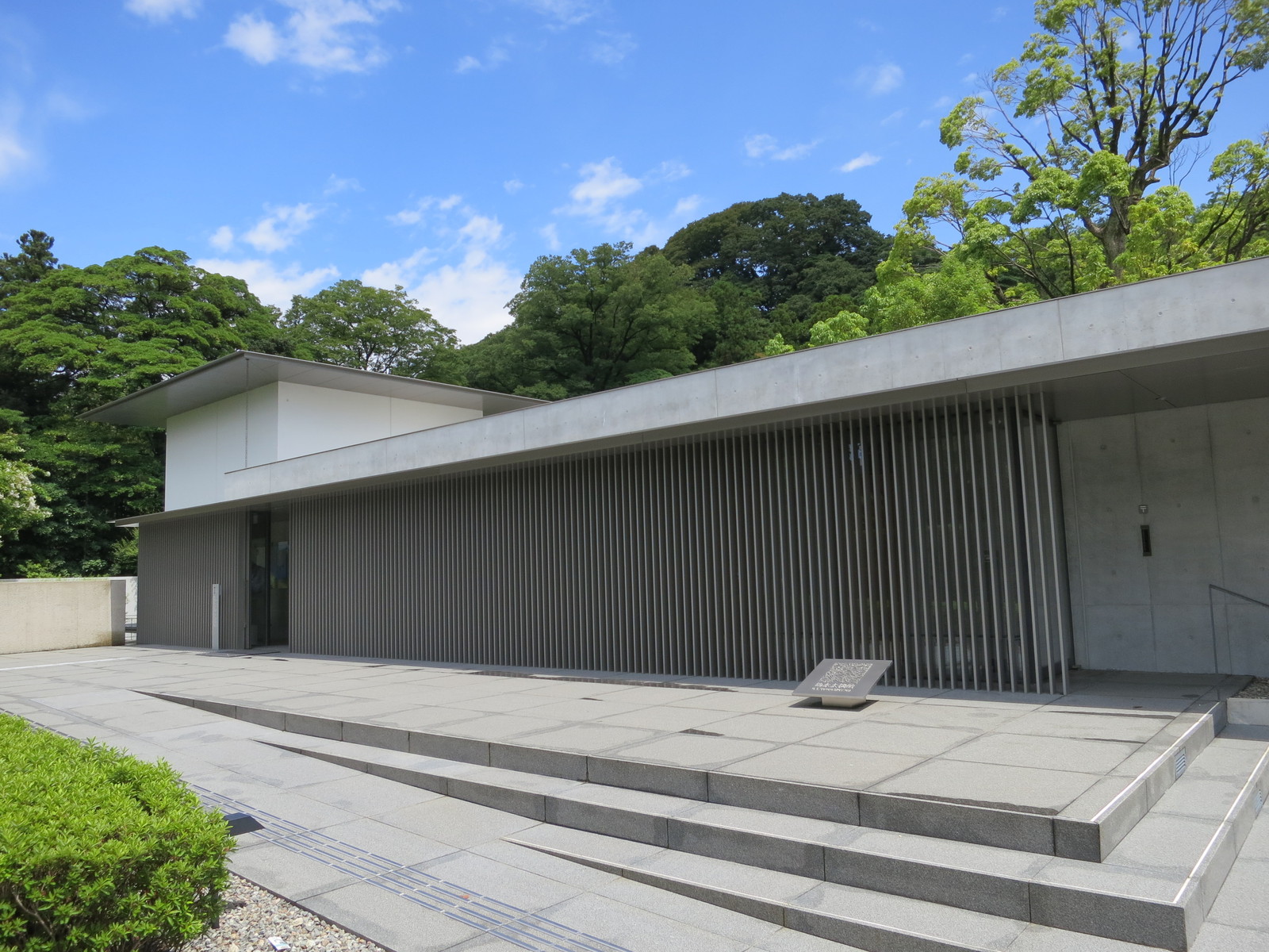 金沢17年8月 その8 静かで美しい空間 鈴木大拙館 Tokyo Live 金沢17年8月 その8 静かで美しい空間 鈴木大拙館 Tokyo Live