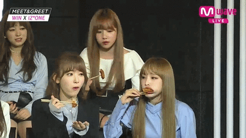 動画 Izone 韓国人メンバーの食事マナーを見つめる日本人メンバーの表情がヤバいと話題に 銃とバッジは置いていけ 動画 Izone 韓国人メンバーの食事マナーを見つめる日本人メンバーの表情がヤバいと話題に 銃とバッジは置いていけ