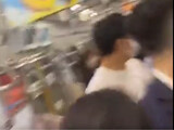 【動画】 東京メトロ副都心線で修羅場　車内で大暴れする謎の男、乗客逃げ惑いパニック　東新宿駅で緊急停車