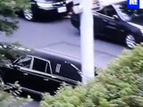 【画像】 安倍元首相の出棺の現場、「死者を送る時にスマホをかざす宗教」みたいになってると話題に・・
