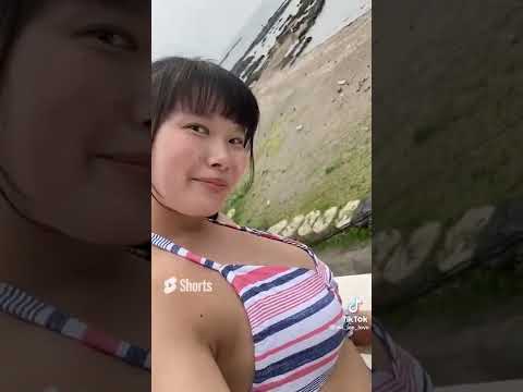 【動画】おっぱいポロリハプニングビキニ 2