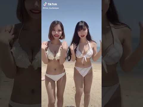 【動画】巨乳が水着でセクシーダンス
