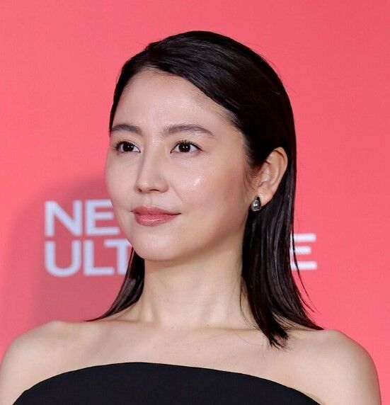 長澤まさみ、美スタイル際立つファッショングラビアに反響「美しい」「めちゃくちゃカッコイイ」　先輩・野波麻帆がスタイリング手がける