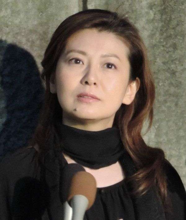 南野陽子52歳の離婚危機？  直撃取材に「グラビアで出してください！」