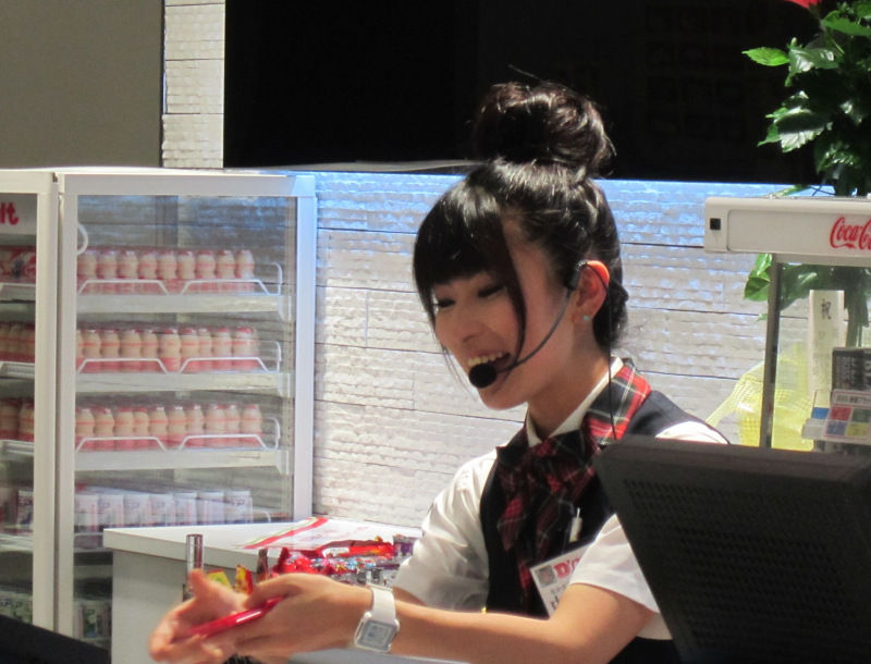 D ステーション花園店のカワイイ店員と パンチラ かわいい店員がいるパチンコ店 D ステーション花園店のカワイイ店員と パンチラ かわいい店員がいるパチンコ店
