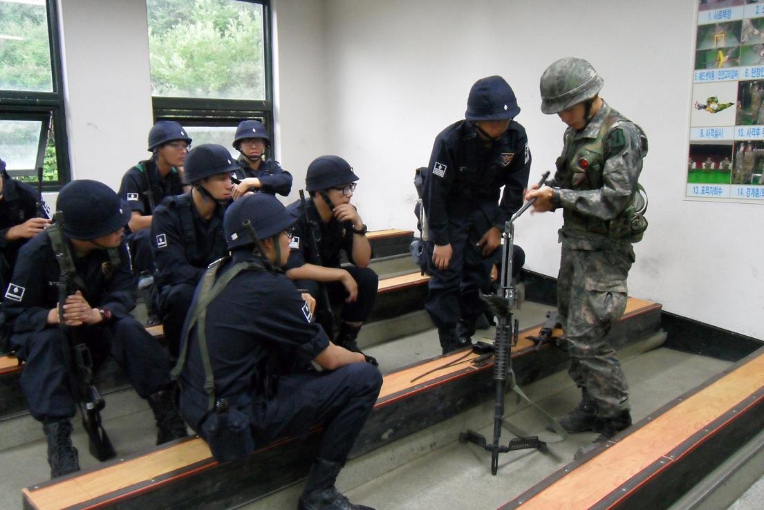 韓国の兵役 やった 義務警察だから極寒訓練も遊撃訓練もない21カ月だ カンミリ 韓国の兵役 やった 義務警察だから極寒訓練も遊撃訓練もない21カ月だ カンミリ