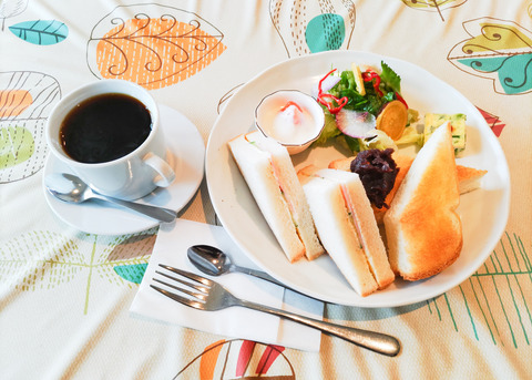 一日中モーニングでまったり！各務原郊外の高台に佇む小さな隠れ家カフェ/カフェ ナチュライズ