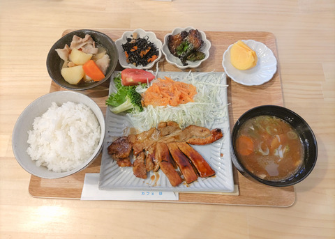 手づくりの定食でほっこり！瀬戸末広町商店街にある おうちごはんのお店/カフェほ