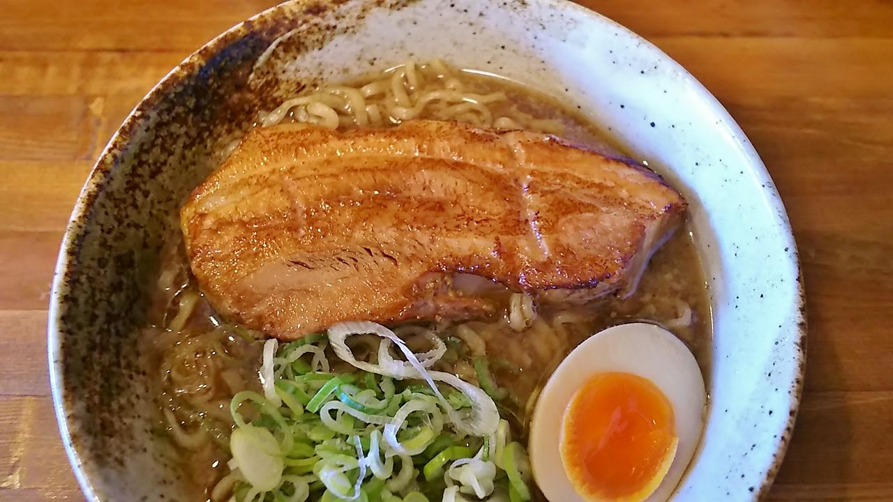 ぶっとく旨い！厚切りチャーシューが魅力！勝川のラーメン店/麺屋 春 