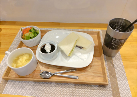 ビルのガレージ奥にあるこじんまりした岩倉郊外の喫茶店でモーニング/Cafe COCO