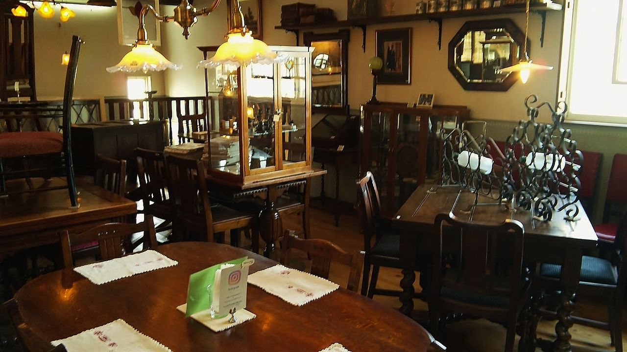 アンティークな雰囲気に浸りながらゆっくりと過ごすことができます The Tudor Rose シージャの食べ歩きブログ