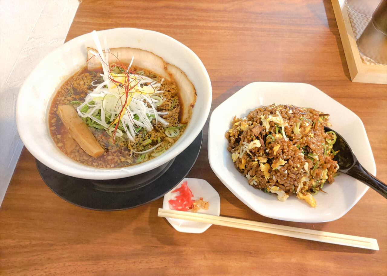 新店】コク旨の伊勢ブラックが名物！吹上にオープンした伊勢発祥の