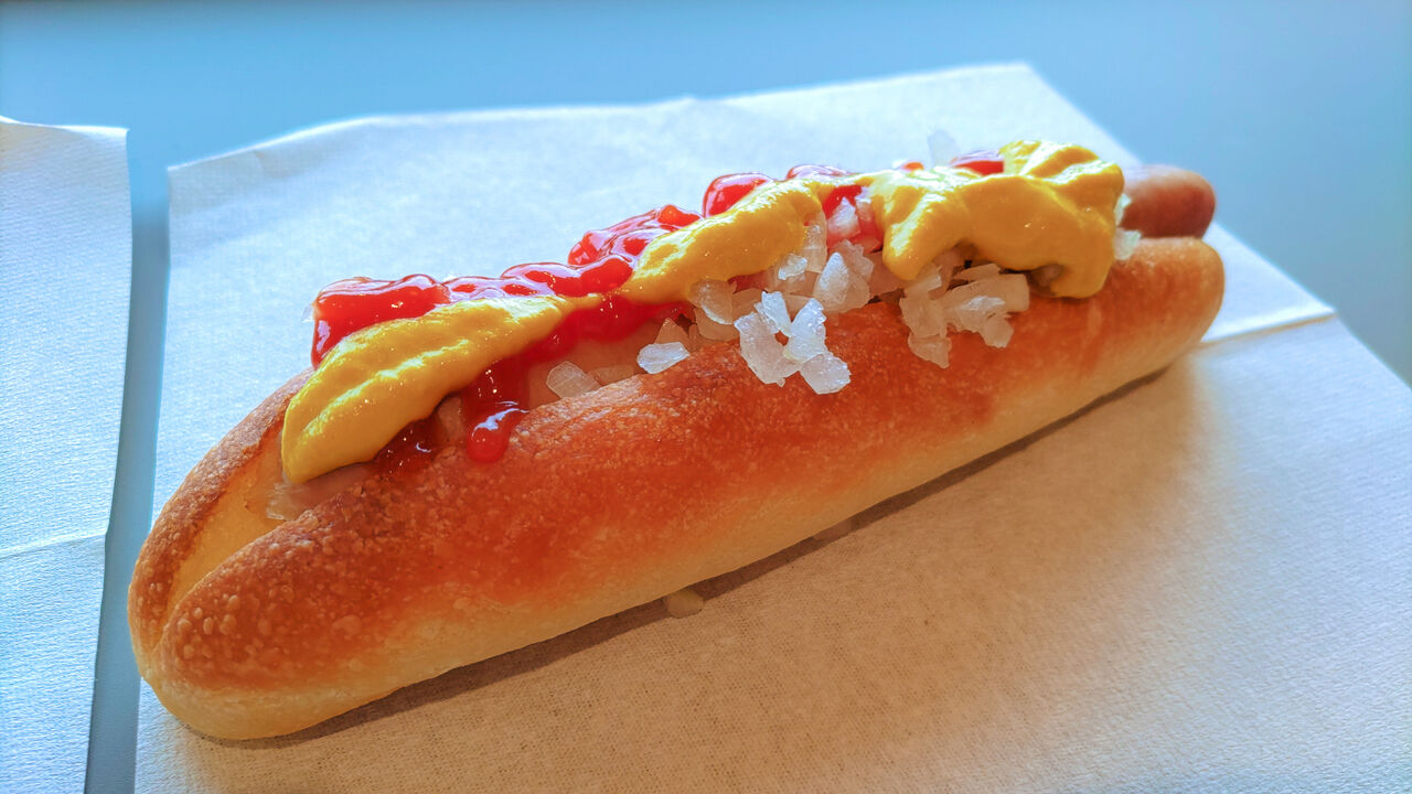 志段味店限定 注目を集めるあの噂のホットドッグをイートインします パンのトラ 志段味店 シージャの食べ歩きブログ 東海ツゥレポ