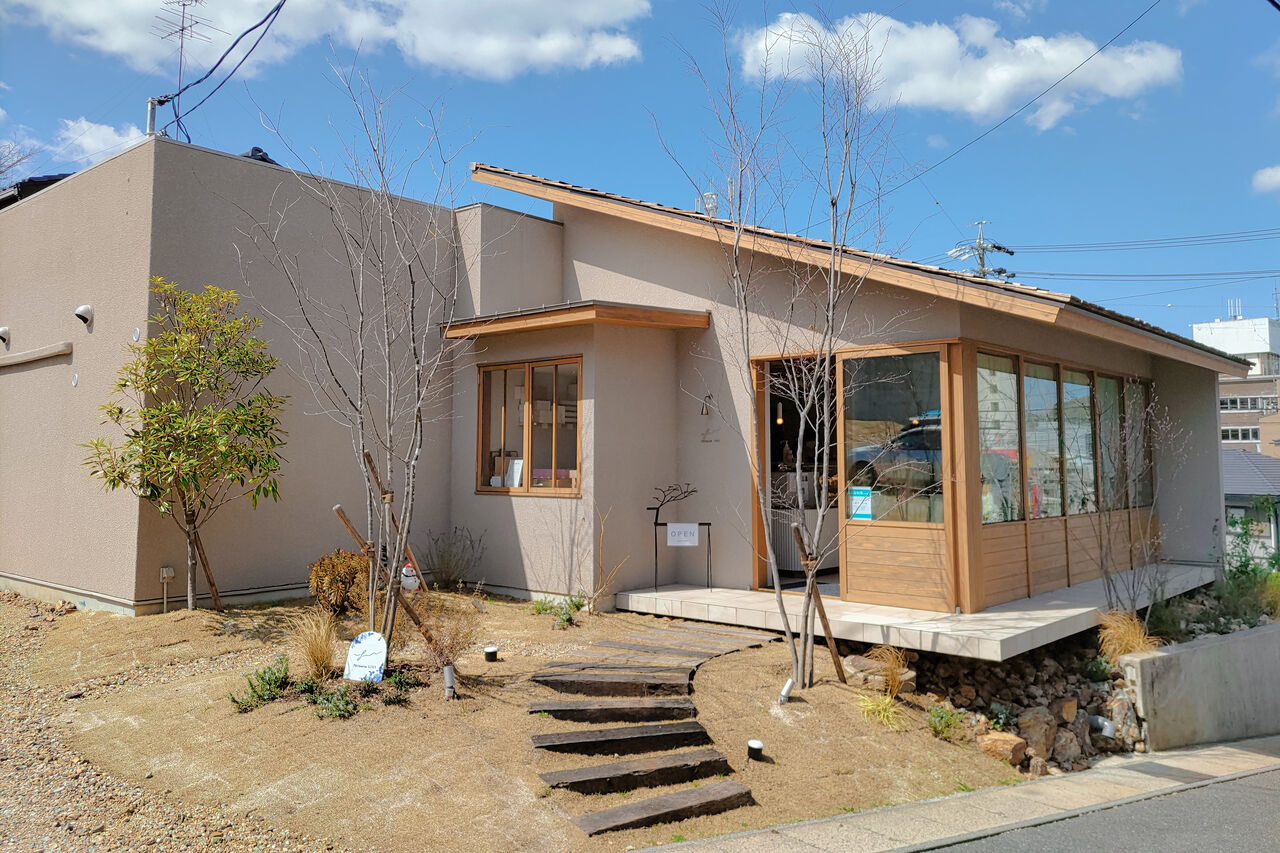 新店 瀬戸に昨秋誕生したシックでお洒落な佇まいの洋菓子店 Patisserie Livi シージャの食べ歩きブログ 東海ツゥレポ