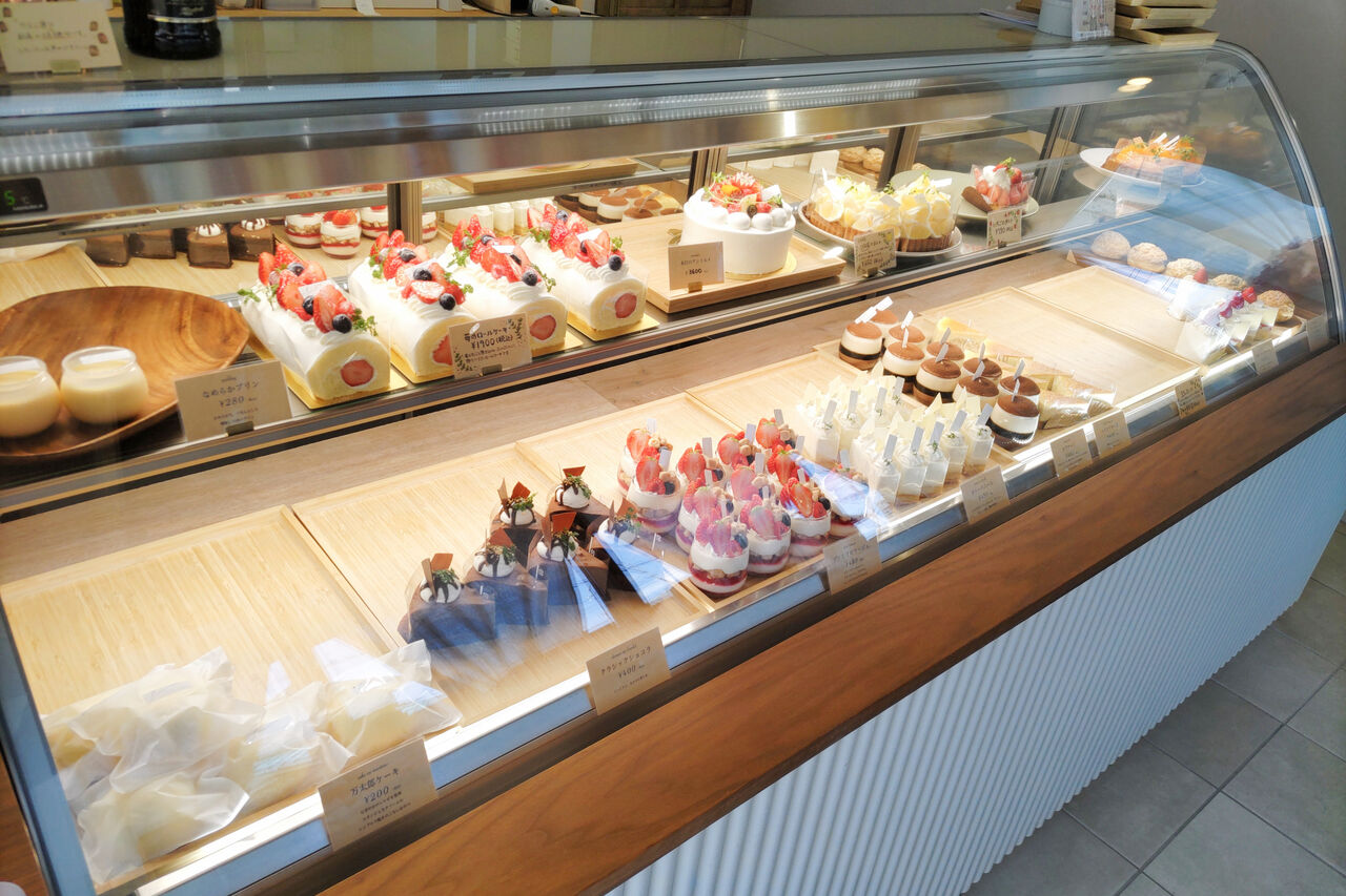 新店 瀬戸に昨秋誕生したシックでお洒落な佇まいの洋菓子店 Patisserie Livi シージャの食べ歩きブログ 東海ツゥレポ