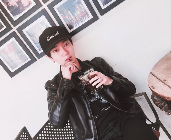 うつむく青年 ぐわぐわの韓流まっしぐら