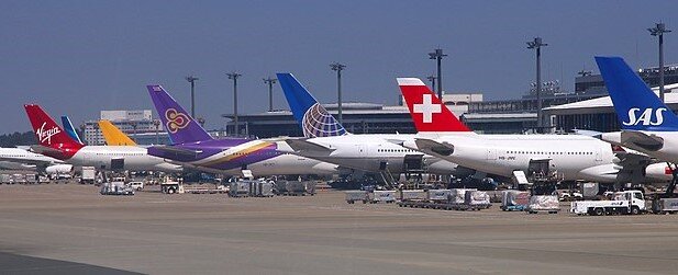 Aircraft_of_various_airlines_together_at_Narita_Airport,_Japan