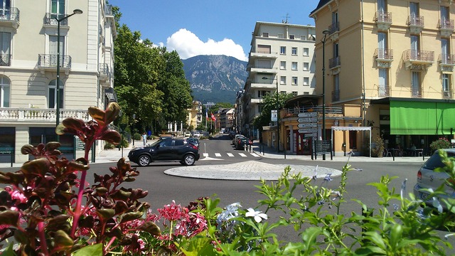 Centre_d'Aix-les-Bains_depuis_la_gare_SNCF