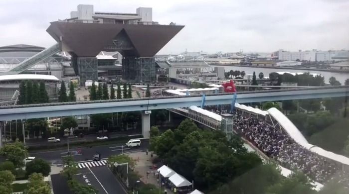 東京ビッグサイトに流れ込む人の波(海外の反応)