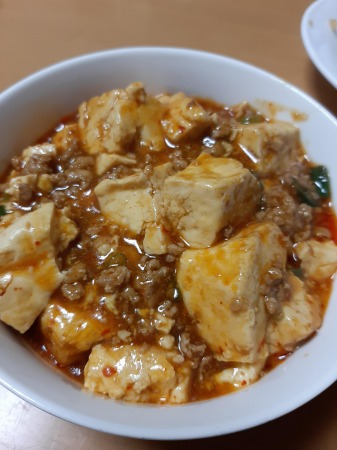 【悲報】なんJ民、この麻婆豆腐が絹豆腐か木綿豆腐かで大喧嘩 : 逆に。