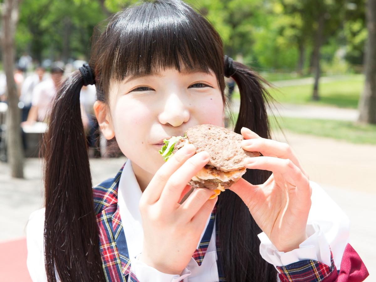 衝撃 大食いタレント もえのあずき ビールを2l飲んで ビール腹 になる 逆に